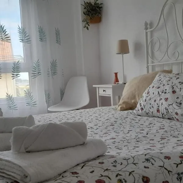 Coqueto apartamento a dos minutos de la playa – hotel w mieście Somo