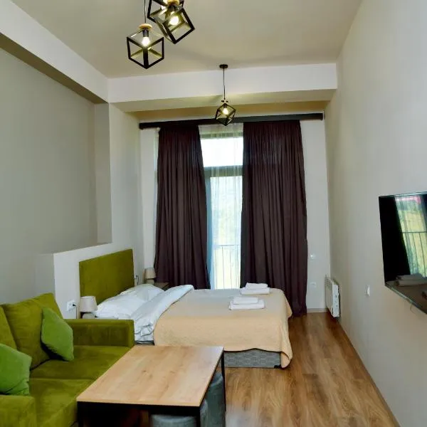 Цахкадзор кечи аус Уютное студио с видом на лес - Cozy studio with stunning forest views, hotel in Tsaghkadzor