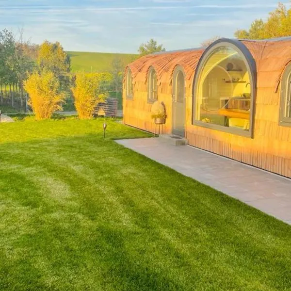 Tirolian Lodge East, hotel v destinaci Bundorf