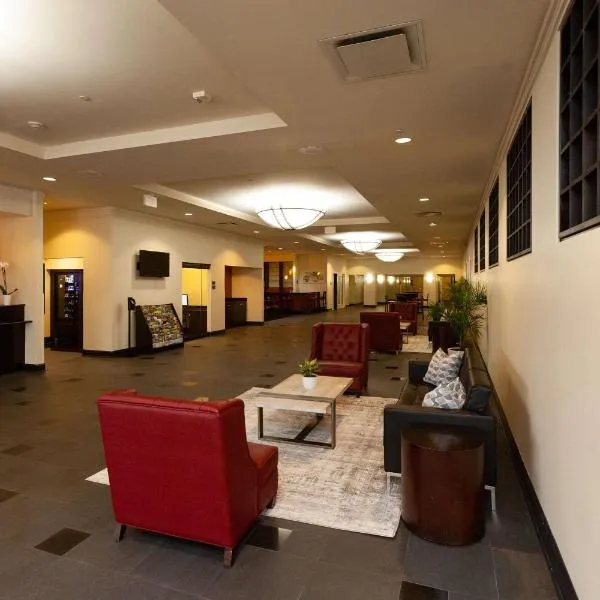 Clarion Hotel New Orleans - Airport & Conference Center، فندق في كينير