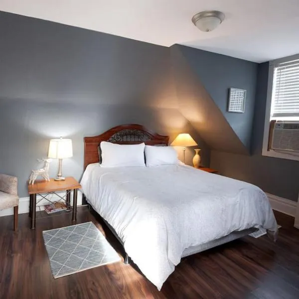 Historic 2 bedroom house St Charles, hotel en St. Charles