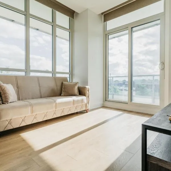 Cozy & Contemporary Suite - Easy Access to Everything, ξενοδοχείο σε Richmond Hill