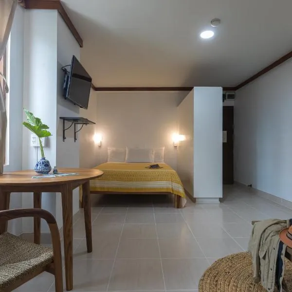 Howard Square Boutique Hotel, hotel in Ban Tha Kham