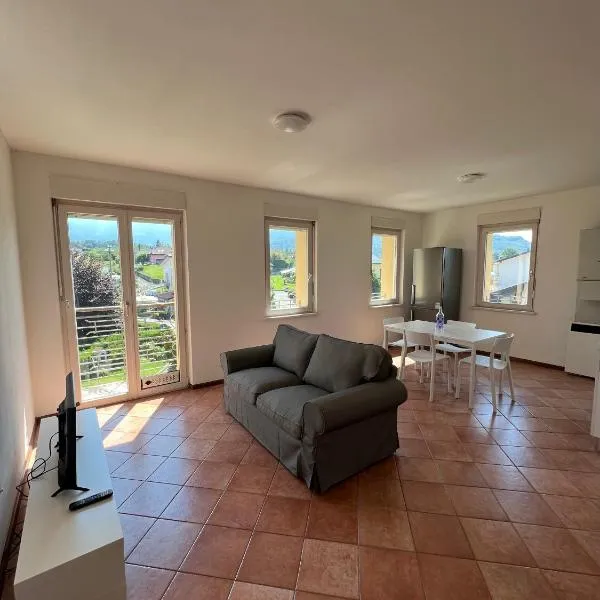 Cavallo, bilocale vista montagne، فندق في Visome