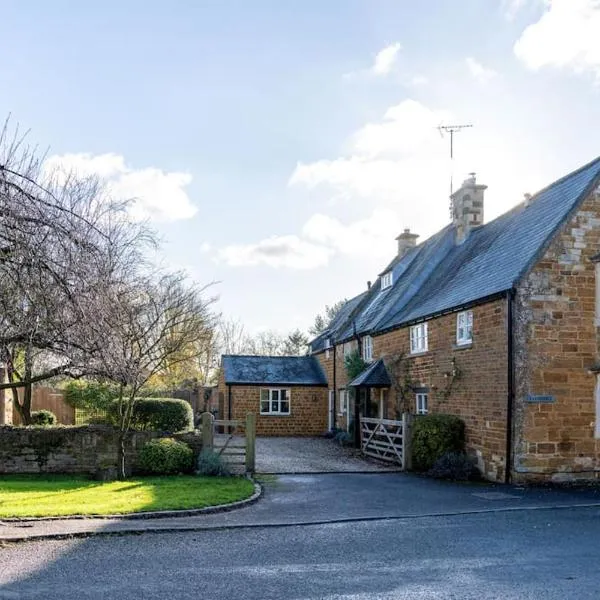 Countryside 6-bedroom cottage, hotel v destinaci Great Easton