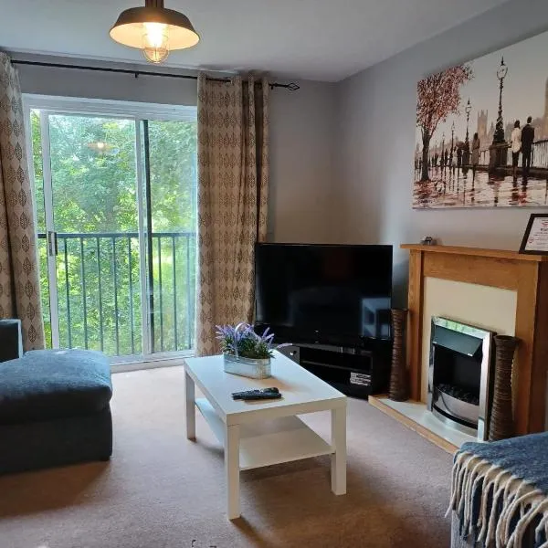 Huku Kwetu -The Maltings White Door-1st Floor-2 Bedroom Apartment -Self Catering-Quiet- Free Parking, hotel en Dunstable