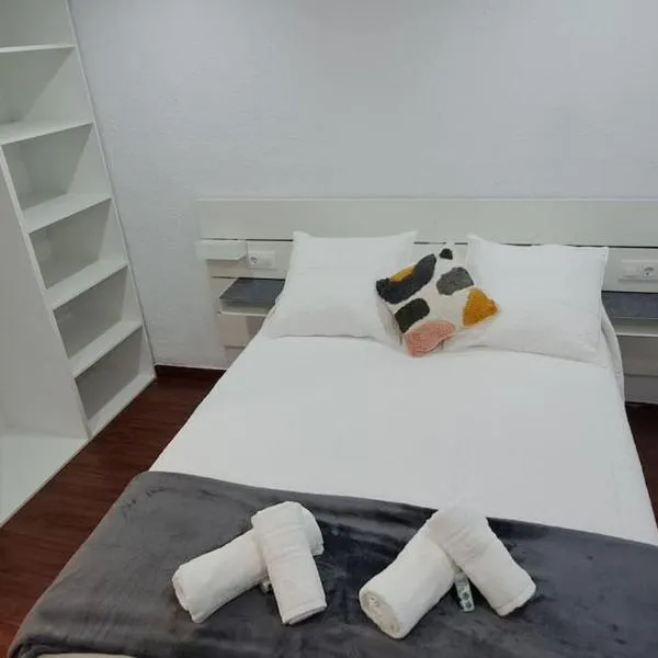 Piso nuevo Centro Doctor Casal, hotel in Oviedo