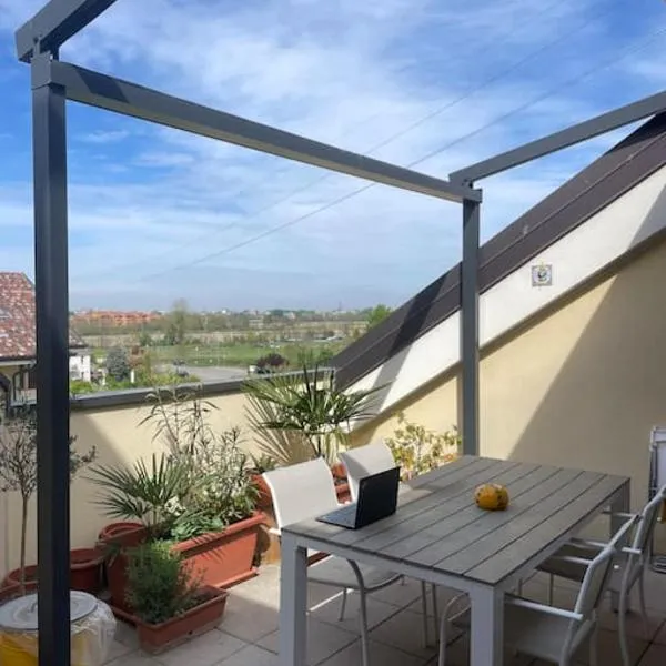 Flat with terrace close to Forum and Milanofiori Metro, hotel in Assago