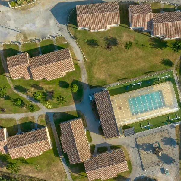 Park & Suites Village Gorges de l'Hérault-Cévennes, hotel em Brissac
