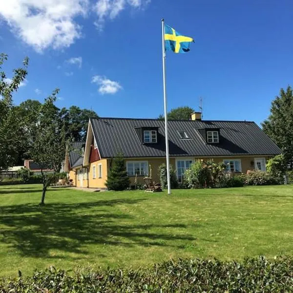 Gladsax Gamla Gård luxury holiday home, hotel v destinaci Simrishamn
