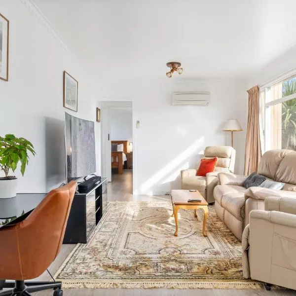 Sunny Beach Holiday Home 80、Kingston Beachのホテル