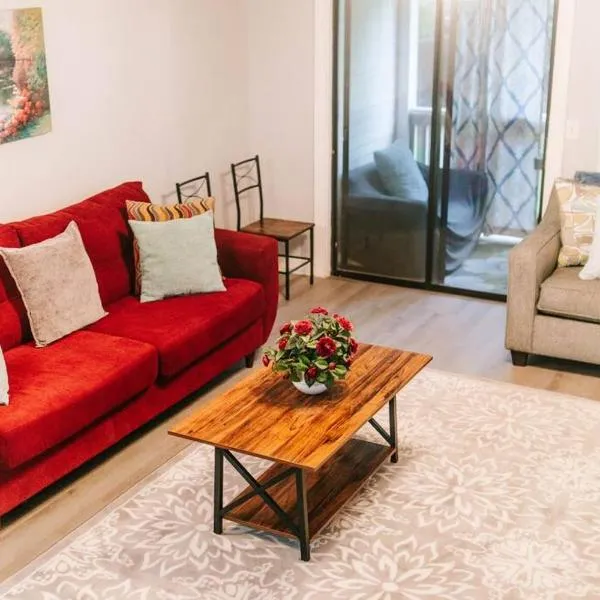 3-Bed Athens Getaway right near UGA with Pool and Parking and SmartTV, hotel Athensben