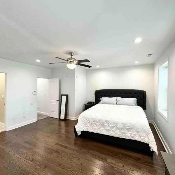 Beautifully Renovated House 10 mins from Downtown, hotel em Chicago