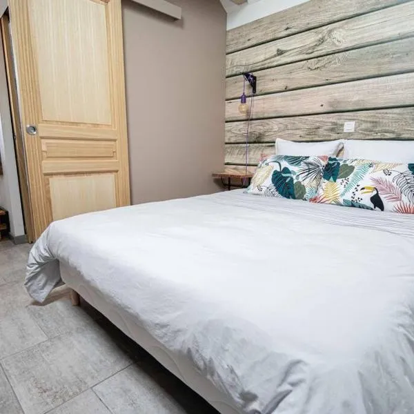 Domaine Demoiselles - Cottage de Jeanne, hotel em Hauteville