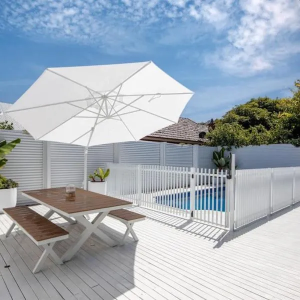 THE OSLO on Broadway with Pool Villa 1, hotel in Glenelg