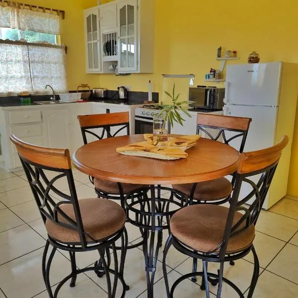 Isla Vista Apartment Canouan, hotel v destinaci Canouan