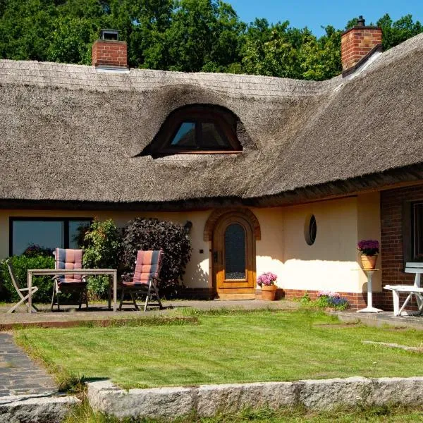 Reeddachhaus mit Seeblick - Ruhe - traumhafter Lage am Selliner See, hotel v destinaci Ostseebad Sellin
