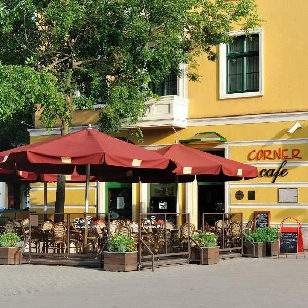 Corner Hotel & Kávéház, hotel in Baracs