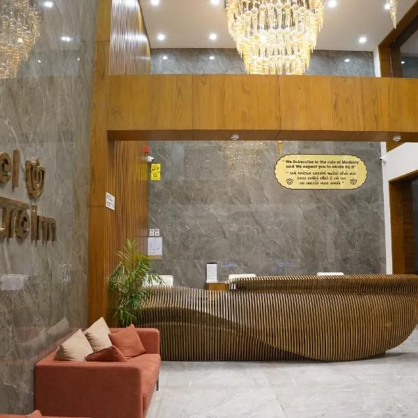 HOTEL STATURE INN, khách sạn ở Kevadia