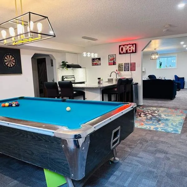 2 Bedrooms Private Basement Suite Close to Winsport & Downtown, hotel a Rocky Ridge