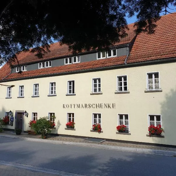 Kottmar에 위치한 호텔 Kottmarschenke - Gästezimmer und Ferienwohnung am Kottmar