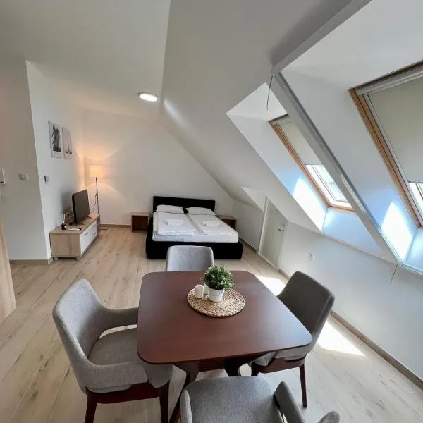 C rooms by Cortado โรงแรมในซเรนยานิน