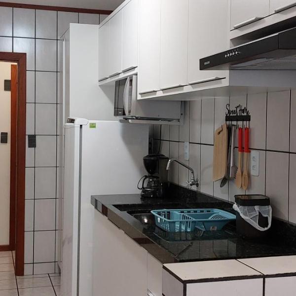 Apto na quadra do mar em Meia Praia Itapema, 2 dorm, 6 pessoas - Foto 4