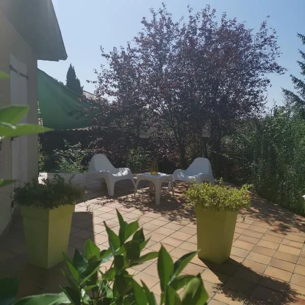 La provence, hotel in Saint-Prim