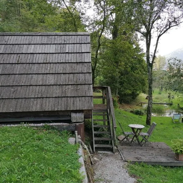 Glamping Zlata ribica, hotel v destinaci Idrija pri Bači