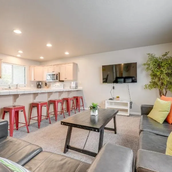 Family-Friendly St George Condo with Community Pools, hotel in St. George
