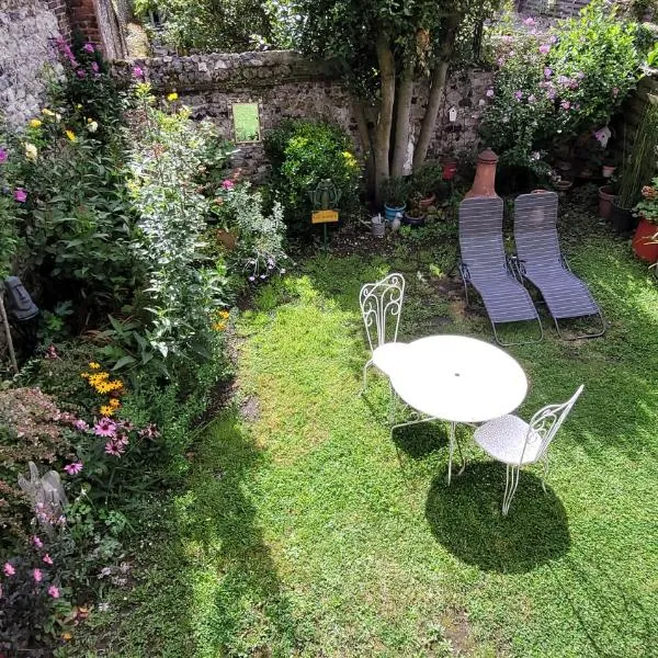 Le Jardin des Murmures, khách sạn ở Honfleur
