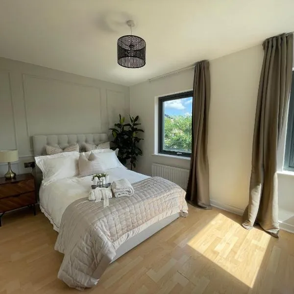 Quiet Luxe Home with GYM and Free Parking, hotel v destinaci Thamesmead