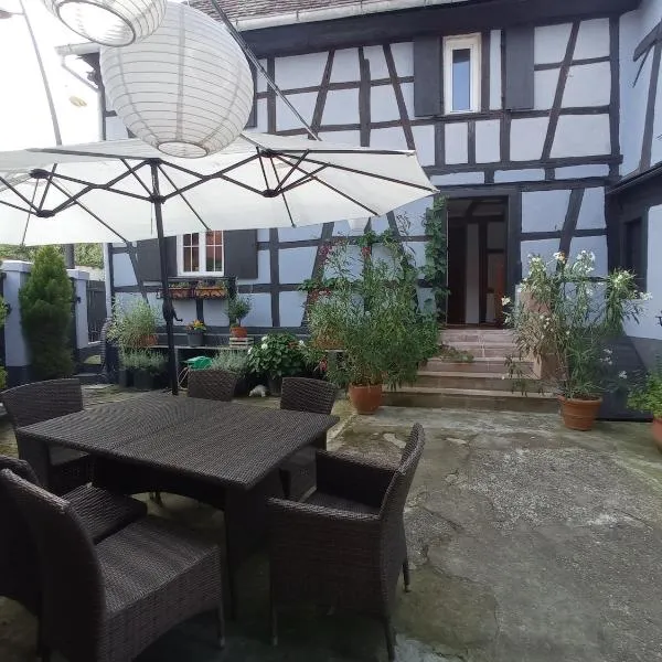 La Cigogne dorée Gite de charme 4 étoiles, hotel in Schiltigheim