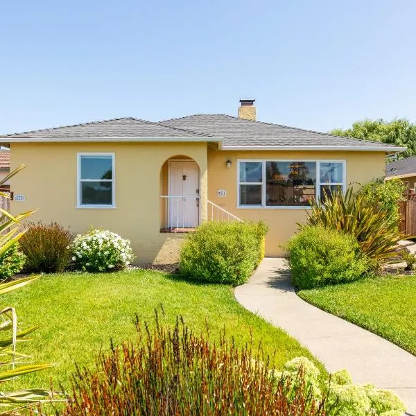 Spacious Renovated Petaluma Home- Pool Table, Fire Pit, Parking, hotel v destinaci Petaluma
