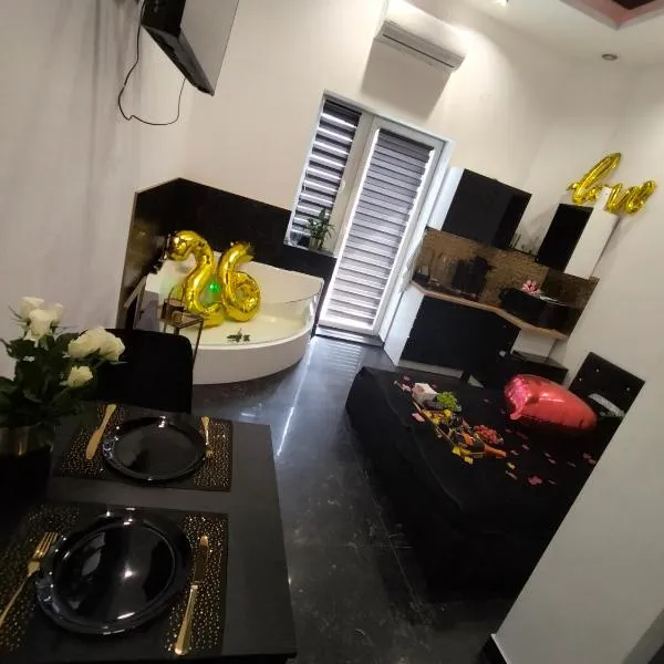 Apartament Czarny z Jacuzzi, hotel in Bydgoszcz