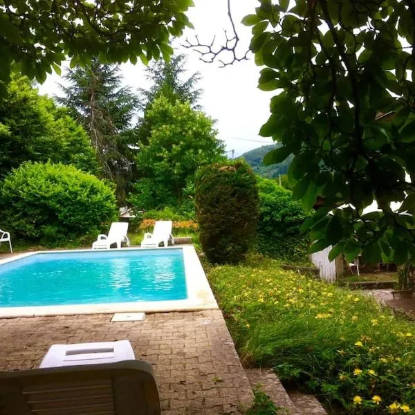 GRANDE MAISON FAMILIALE EN PIERRES SUD ARDÈCHE, hotel v destinaci Lalevade-dʼArdèche