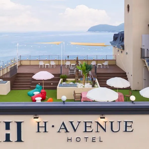Geoje Mongdol Beach H Avenue Hotel, viešbutis mieste Yŏch'a