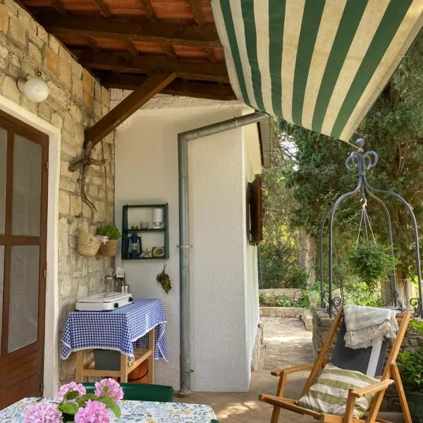 Maslinica, otok Šolta, whole house with teracce, хотел в Маслиница