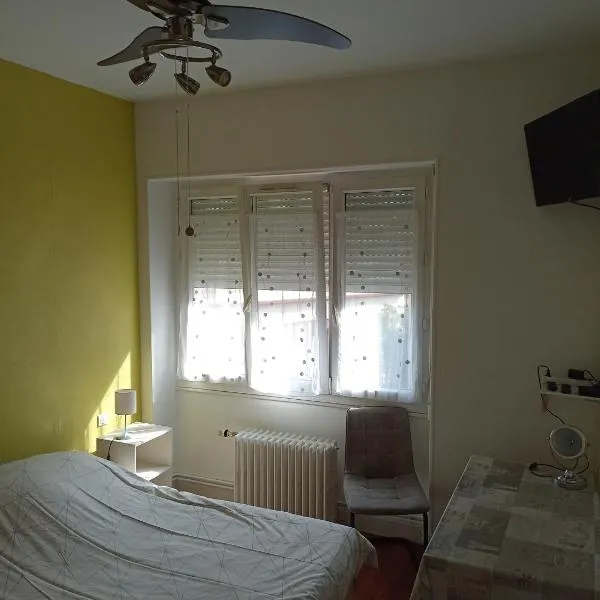 Chambre meublée au cœur de ville - chez l'habitant, ξενοδοχείο σε Le Creusot