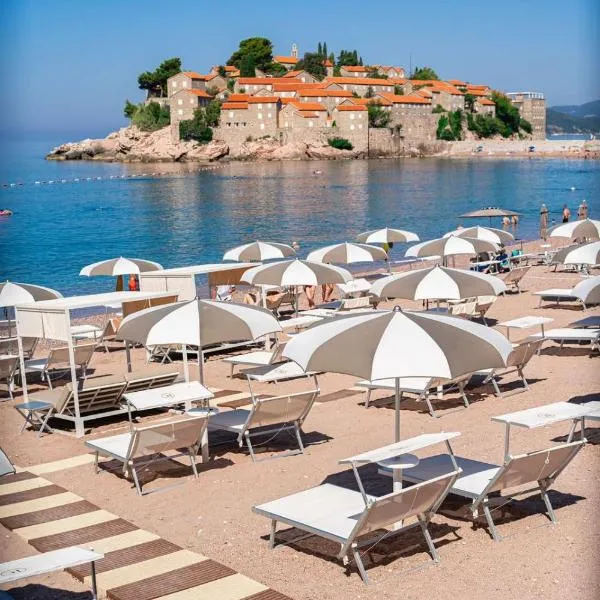 Hotel California by Aycon: Sveti Stefan şehrinde bir otel