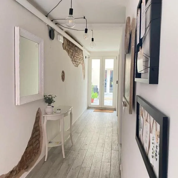 MAISON REBECCA, hotel v destinaci Carpi