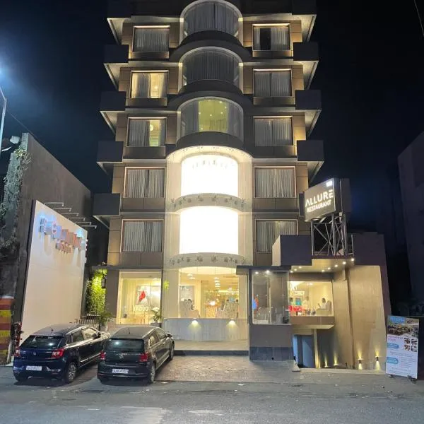 De Glance Hotel, hotel in Surat