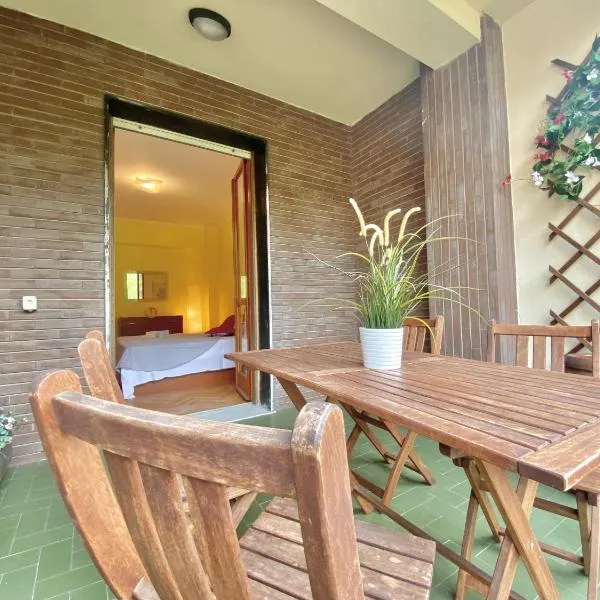 CasaViva - Lovely Trilo with terrace in Recco, hotel a Recco