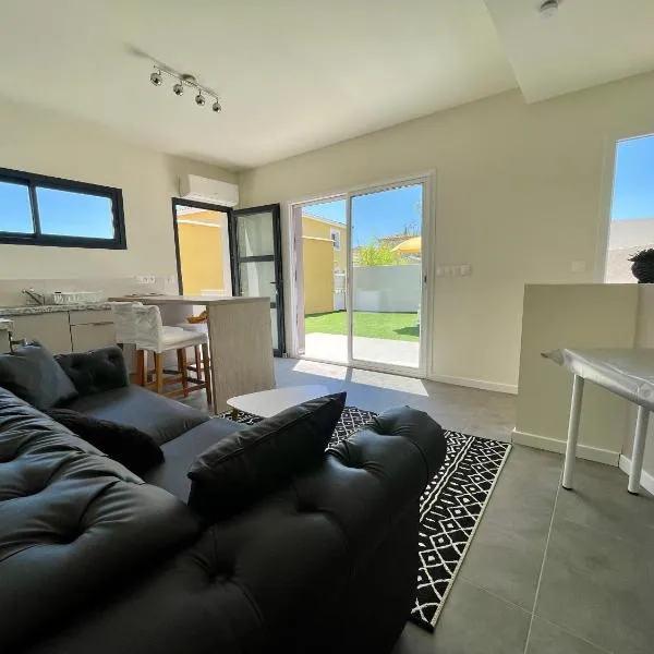Appartement Souplex Jardin proche autoroute, plages et attractions, Wifi - TV, calme, hotel em Bessan