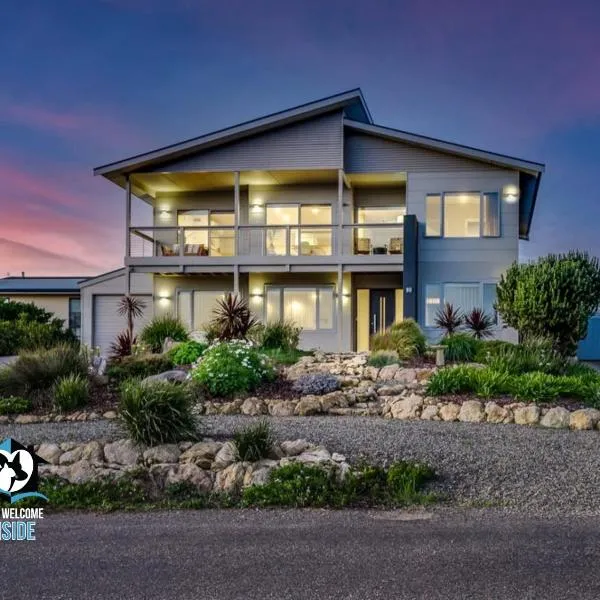 Majestic Ocean Views in Architectural 3BR House, hotel in Goolwa South
