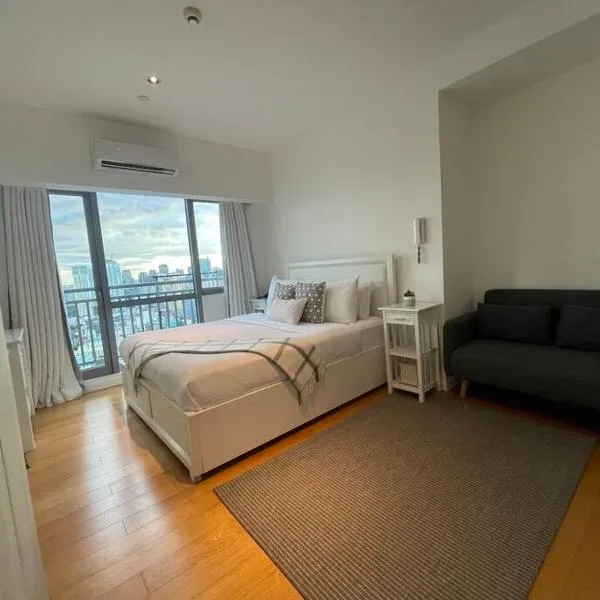 Aveline Suites Aesthetic Skydeck View ACQUA Private Residences near Rockwell Makati、マニラのホテル