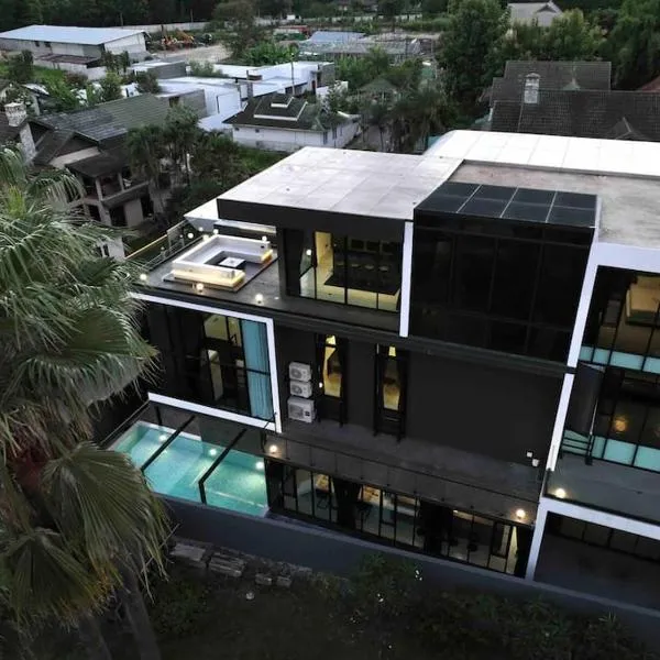 Futuristic Pool Villa with Stunning Mountain View, hotel v destinaci Chiang Mai