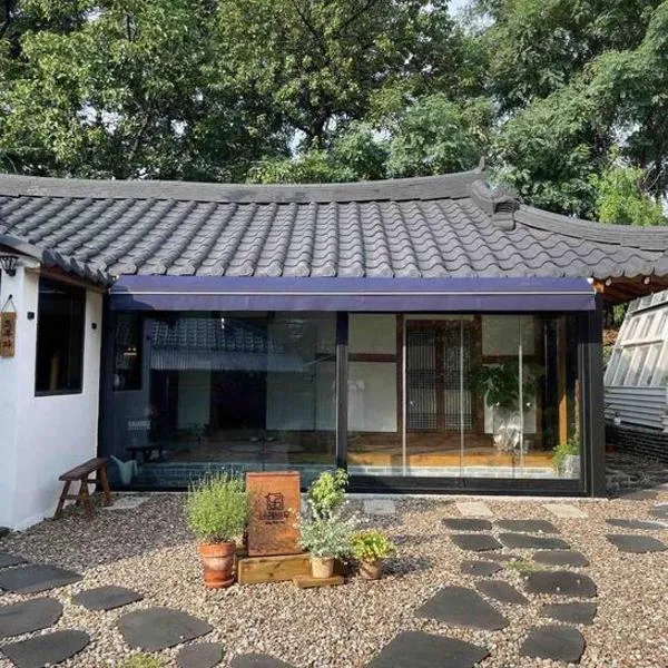 Bow Hanok House, hotel v destinaci Kangnung