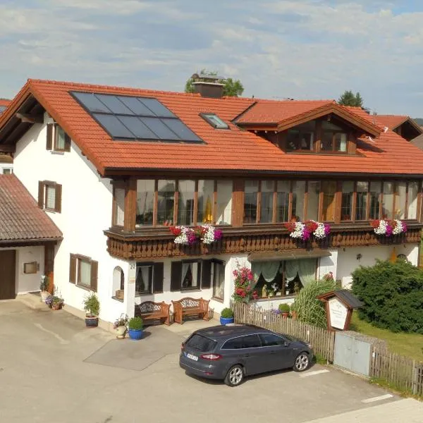 Haus Schmölz Ferienwohnung Allgäu, hotel v destinaci Hopferau