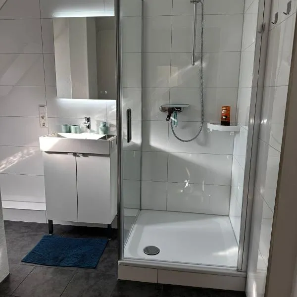 A&V Apartments Gemütliche Rheinblick Wohnung Apt Daisy, hotel in Duisburg